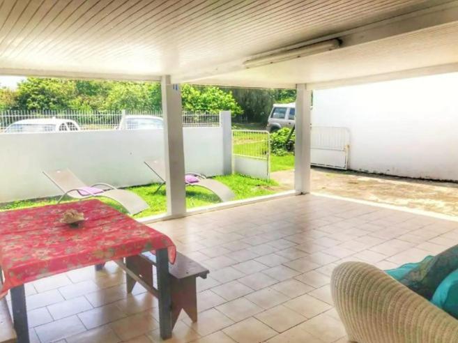 Malilia Beach A Sainte-Anne - Wifi -5 Min A Pied De La Plage المظهر الخارجي الصورة