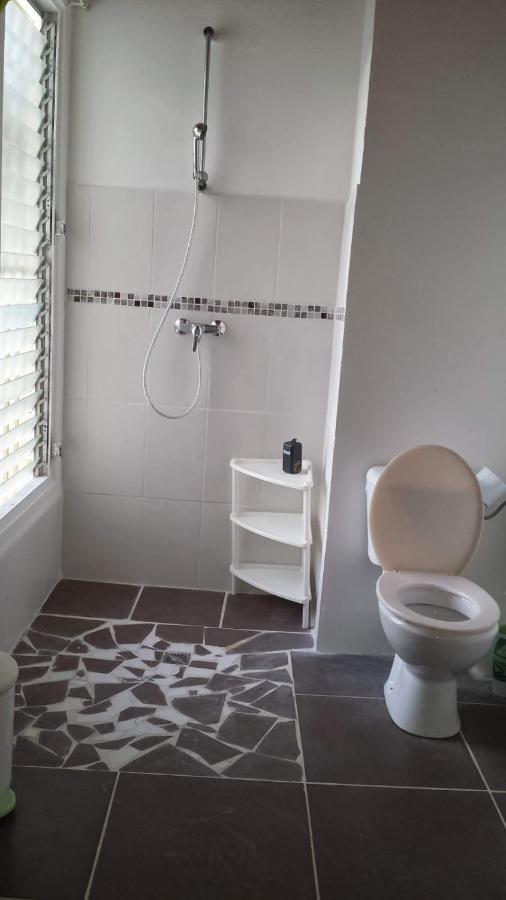 Malilia Beach A Sainte-Anne - Wifi -5 Min A Pied De La Plage المظهر الخارجي الصورة